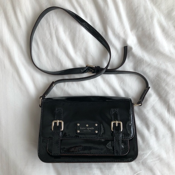NEW KATE SPADE BLACK SHINY PATENT LEATHER CROSSBODY BAG WITH GOLD HARDWARE - Picture 1 of 15